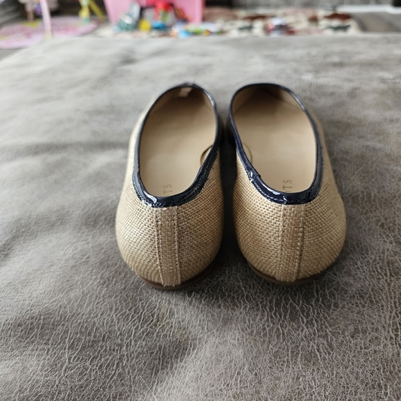 Talbots Pointed Toe Flats. - Picture 3 of 6